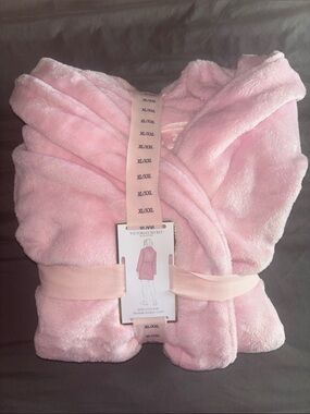 Victoria's Secret Light Pink Plush Hooded Robe